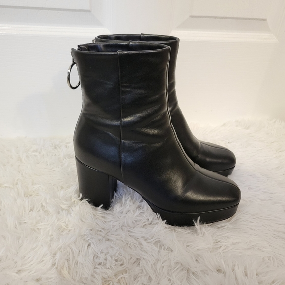 LAMODA Booties - Picture 1 of 5